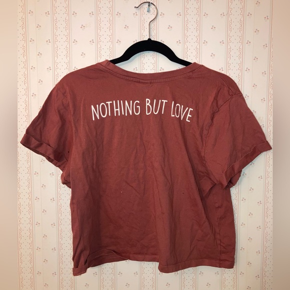 Cute cropped t-shirt with floral embroidery! Size large - Picture 3 of 5